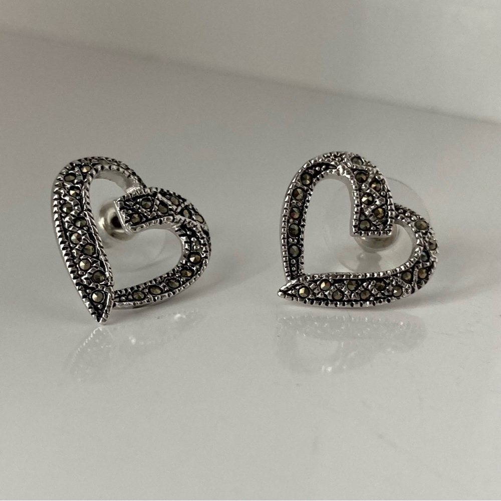 NIP Vintage Marcasite Open Heart Earrings. Post backs. By Park Lane.